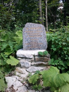 Pomnik na Przełęczy Żebrak 816 m n.p.m.